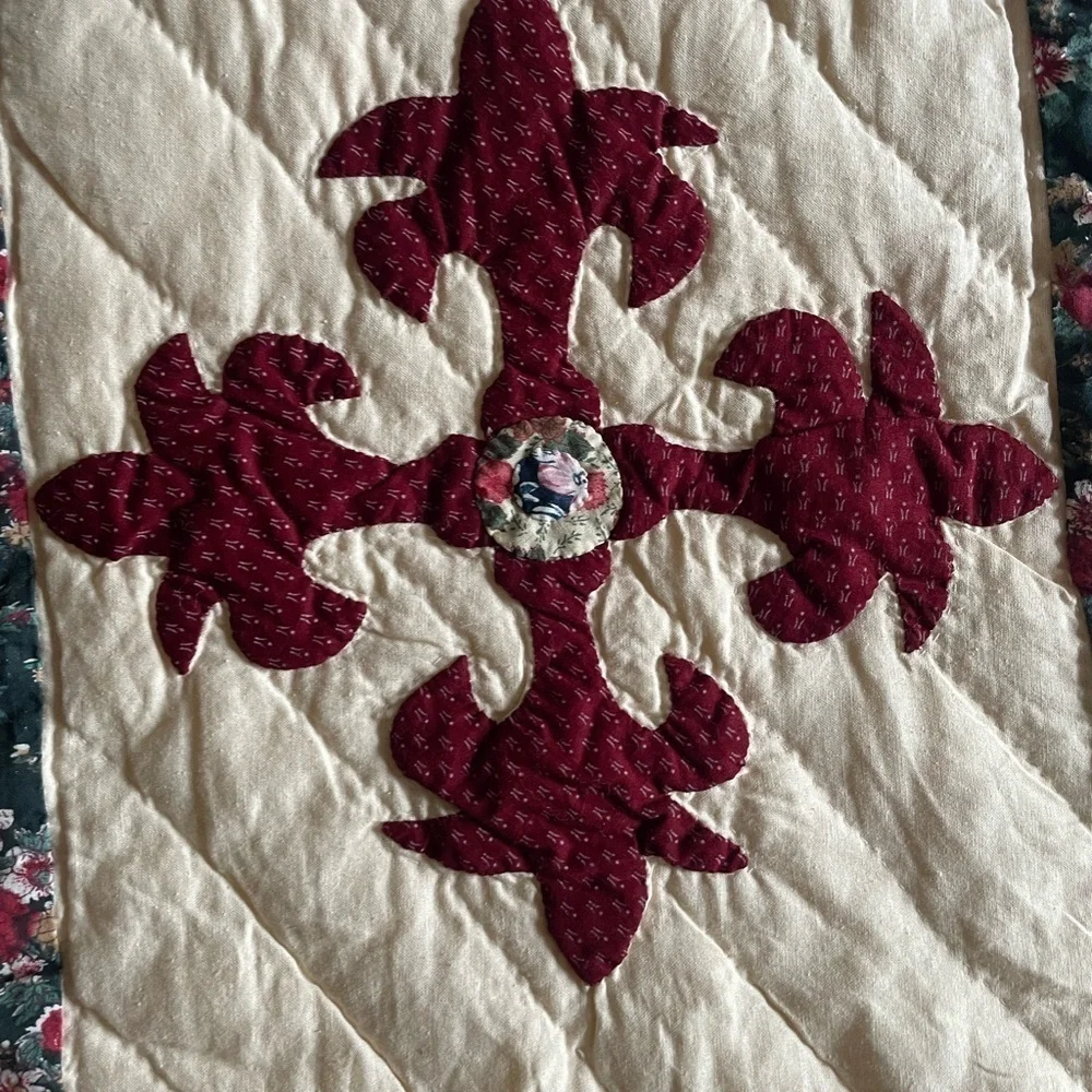 Vintage handmade quilt 64” x 88” Twin